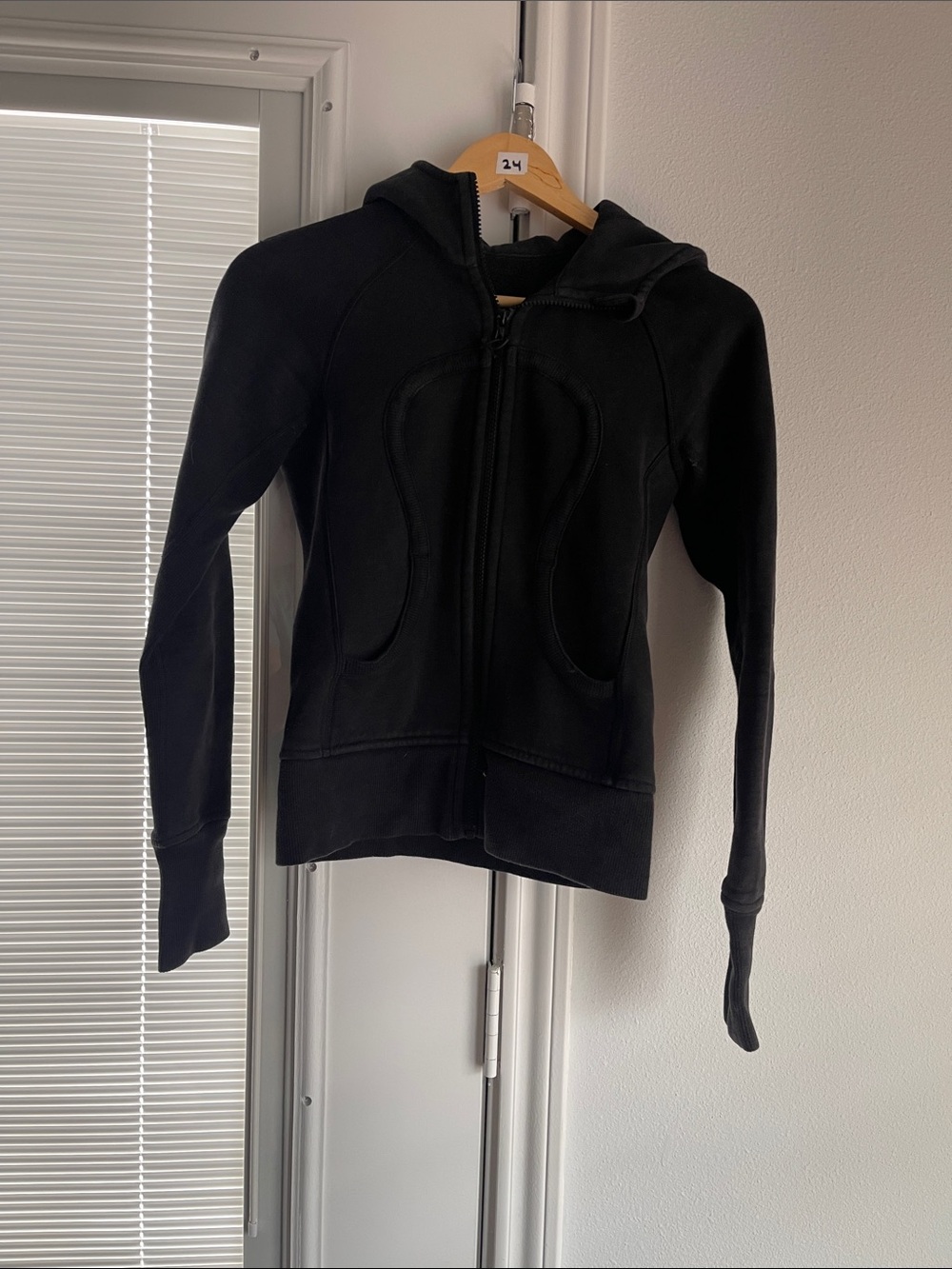- Lululemon Sweatshirt Scuba Black Jacket - Picture 2 of 4